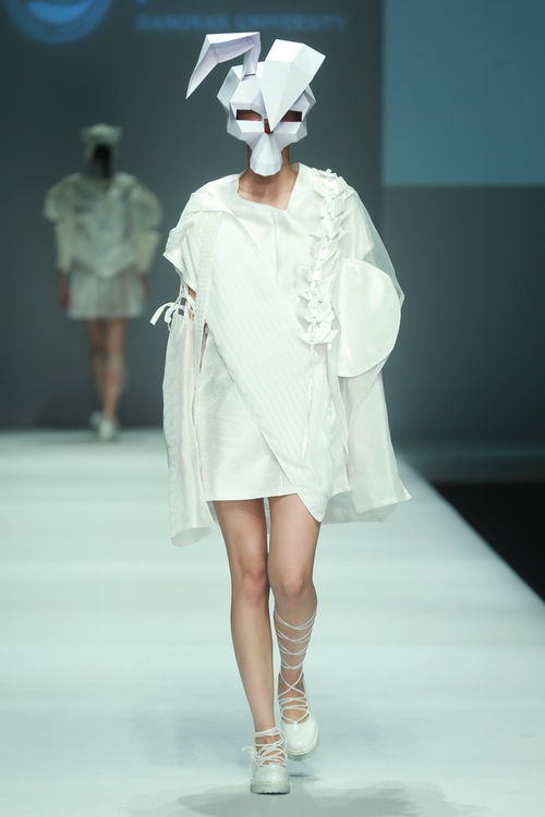 不逢 2017江南大學(xué)紡織服裝學(xué)院畢業(yè)生作品發(fā)布會(huì)